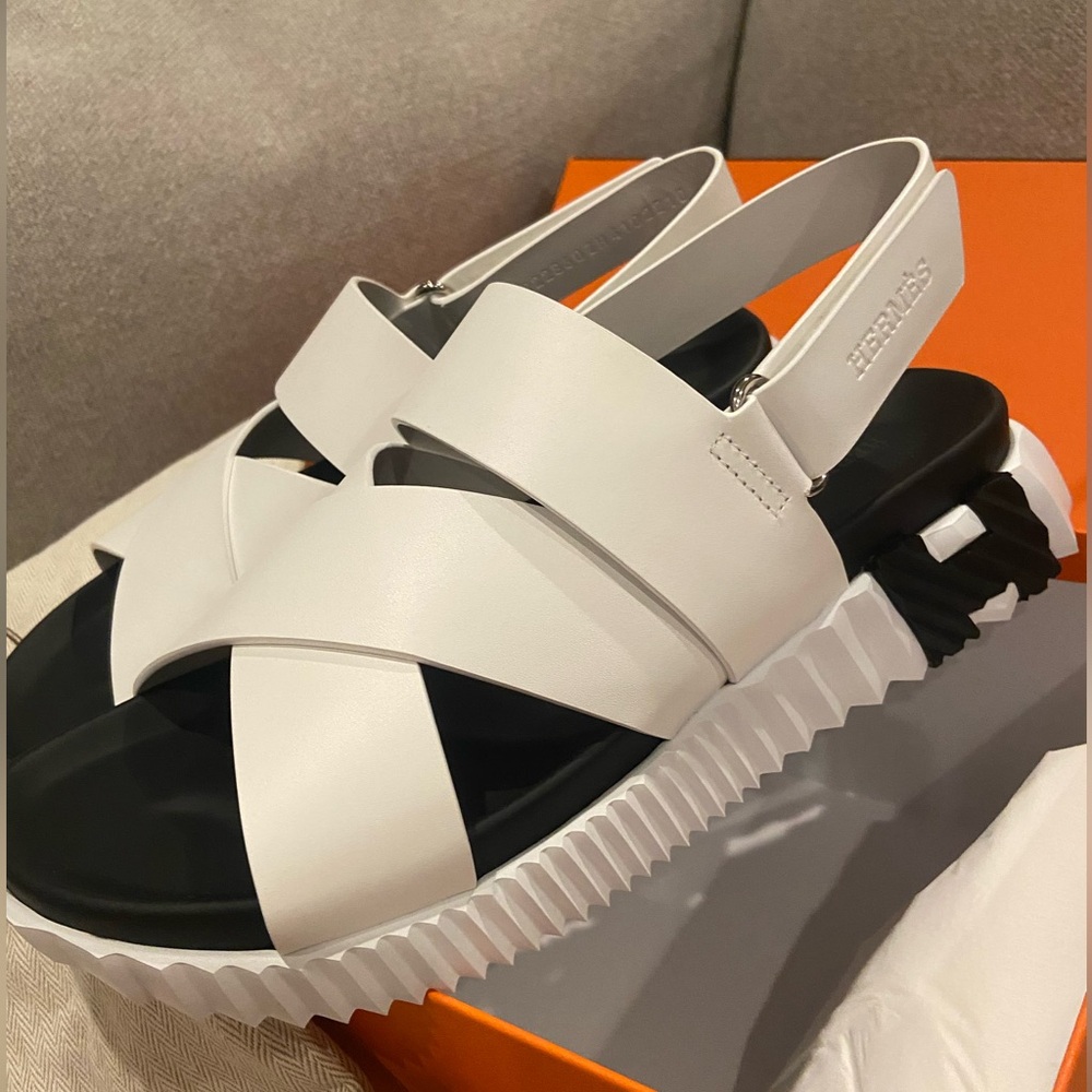 NEW Hermes Electric White and Black Leather H Sandals - Picture 6 of 15